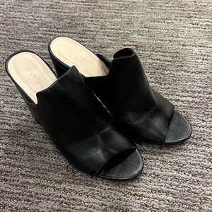 Le Chateau Elegant Black Open-Toe Mules